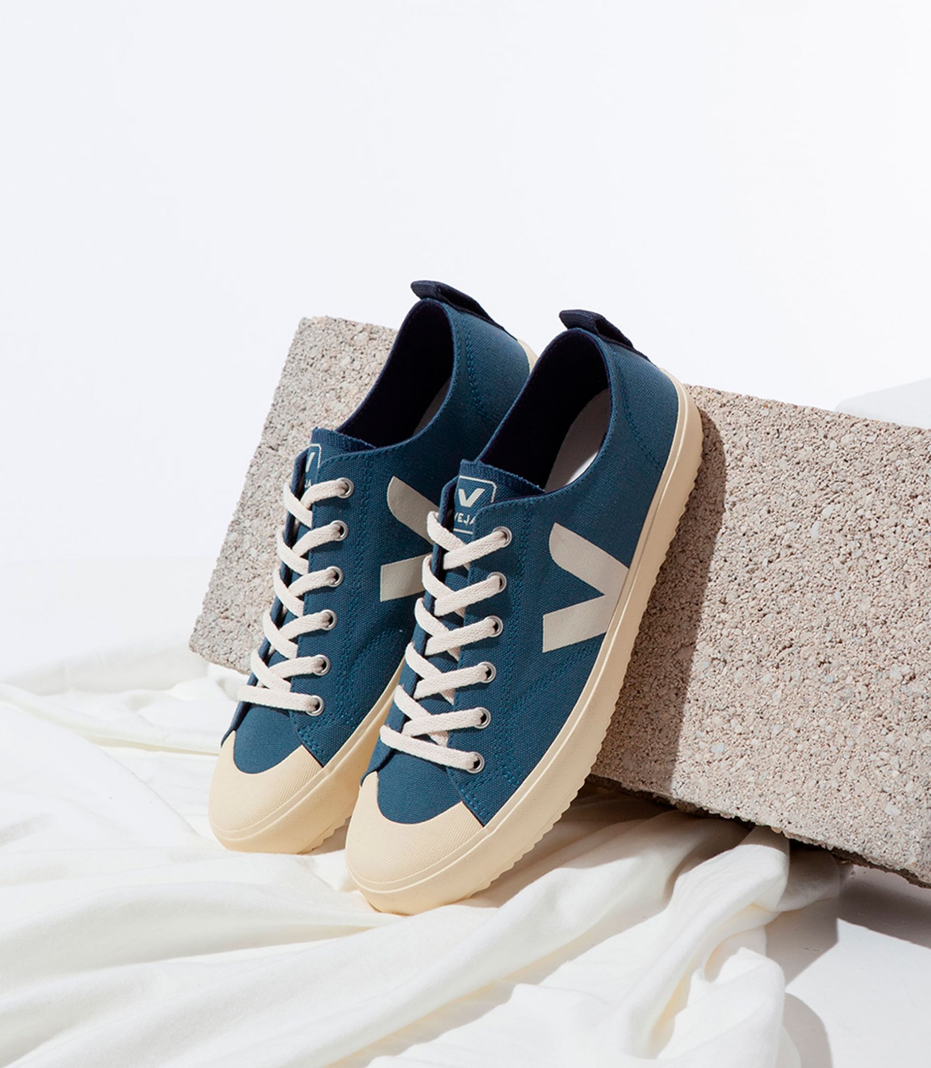 Sapatilhas Veja Nova Canvas Feminino Azuis | VO2736509