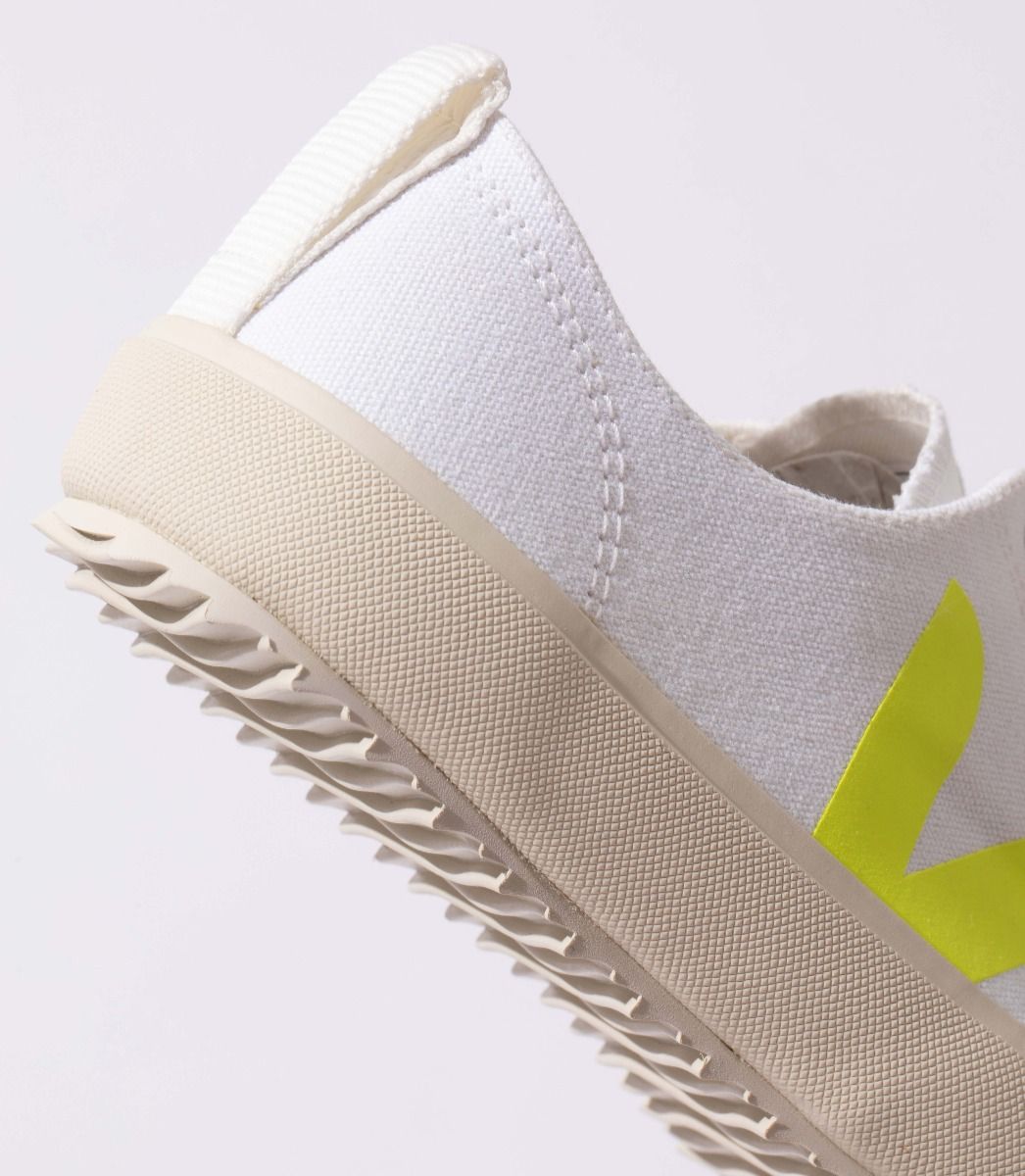 Sapatilhas Veja Nova Canvas Feminino Branco | OE0876945