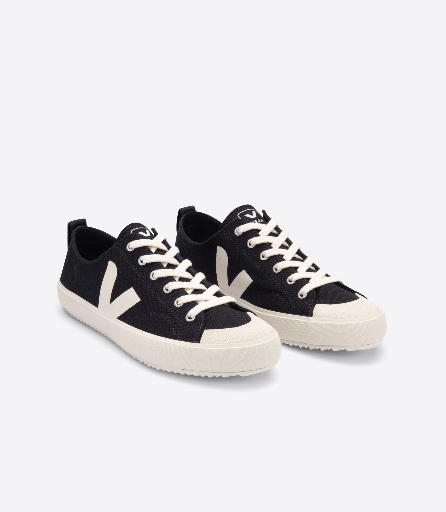 Sapatilhas Veja Nova Canvas Feminino Pretas | HJ8970236