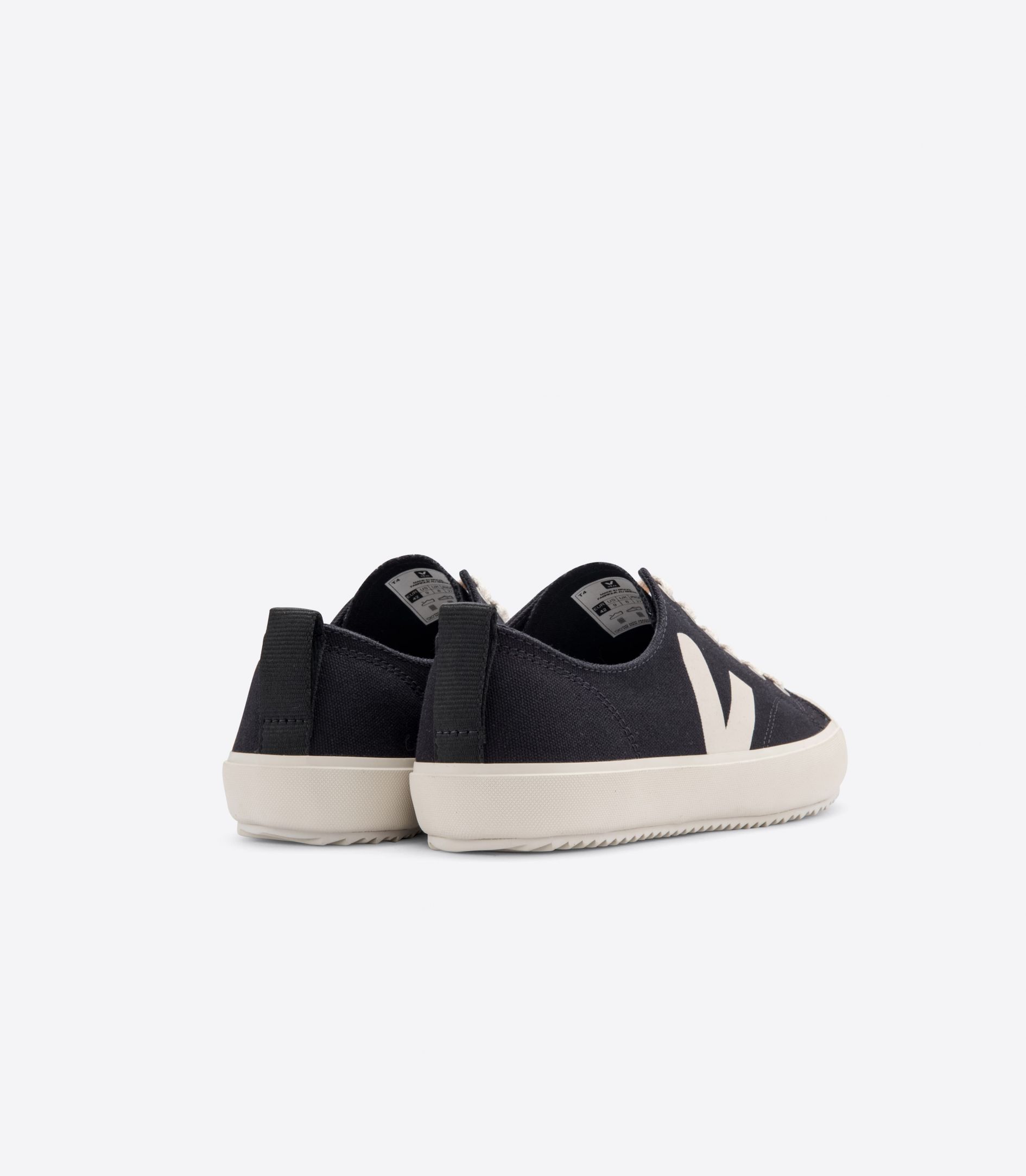 Sapatilhas Veja Nova Canvas Feminino Pretas | HJ8970236